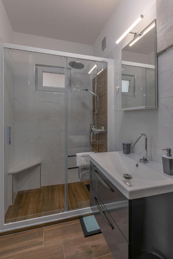 Arena Blue Dream - Modern Apartment With Terrace Pula Luaran gambar